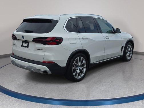 Alpine White 2025 BMW X5 PHEV xDrive50e
