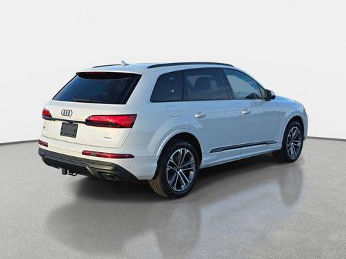 2026 Audi Q7 45 Premium Plus