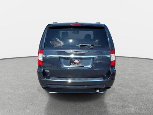 2014 Chrysler Town & Country Touring-L
