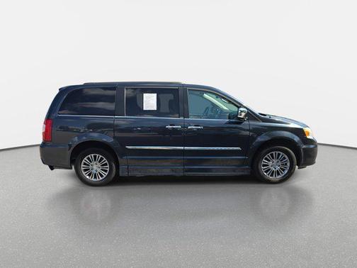2014 Chrysler Town & Country Touring-L