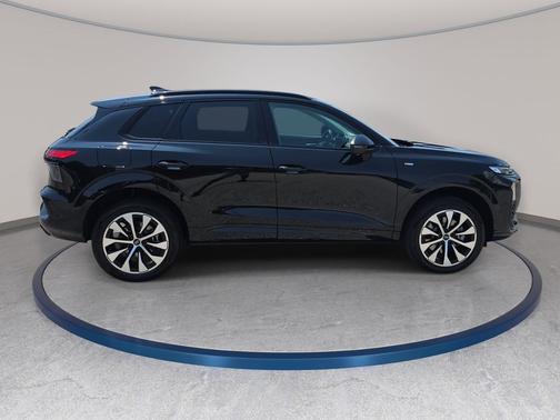 Mythos Black Metallic 2026 Audi Q3 TFSI quattro S tronic