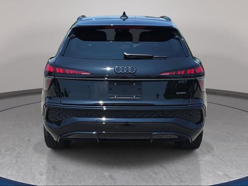 Mythos Black Metallic 2026 Audi Q3 TFSI quattro S tronic