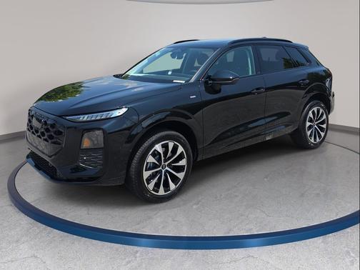 Mythos Black Metallic 2026 Audi Q3 TFSI quattro S tronic