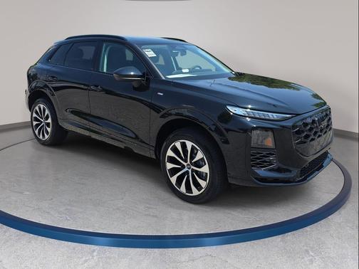 Mythos Black Metallic 2026 Audi Q3 TFSI quattro S tronic