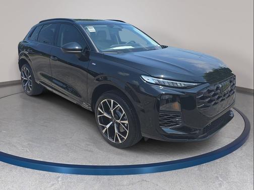 Mythos Black Metallic 2026 Audi Q3 TFSI quattro S tronic