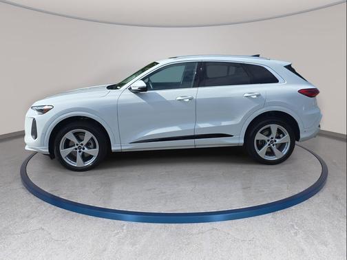 Glacier White Metallic 2025 Audi Q5 Premium Plus TFSI quattro S tronic