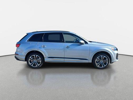 2025 Audi Q7 45 Premium Plus