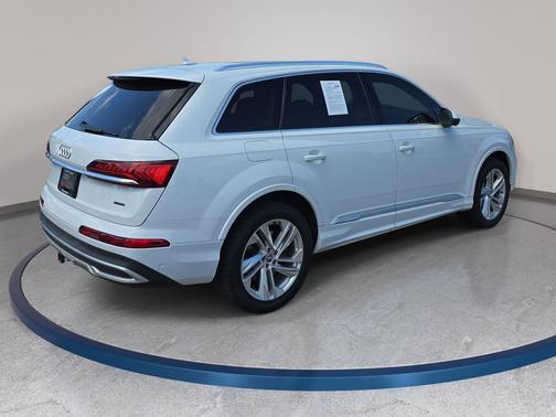 Glacier White Metallic 2020 Audi Q7 55 Premium Plus