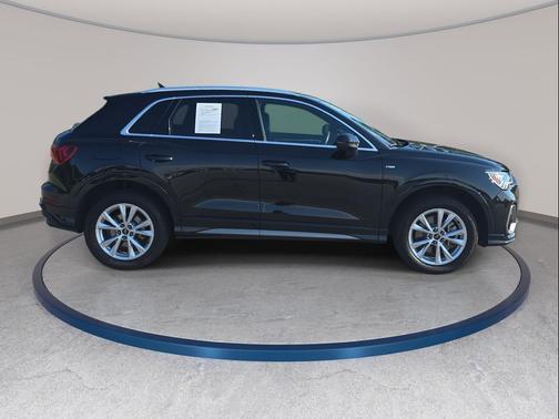 Mythos Black Metallic 2025 Audi Q3 Premium 45 TFSI S line quattro Tiptronic