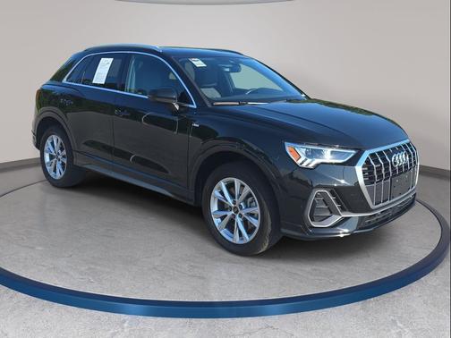 Mythos Black Metallic 2025 Audi Q3 Premium 45 TFSI S line quattro Tiptronic