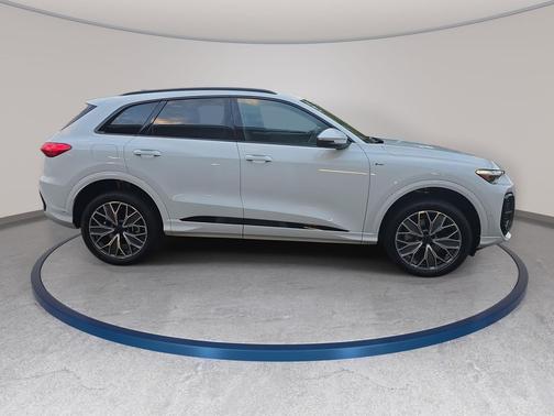 Glacier White 2026 Audi Q5 Premium Plus TFSI quattro S tronic