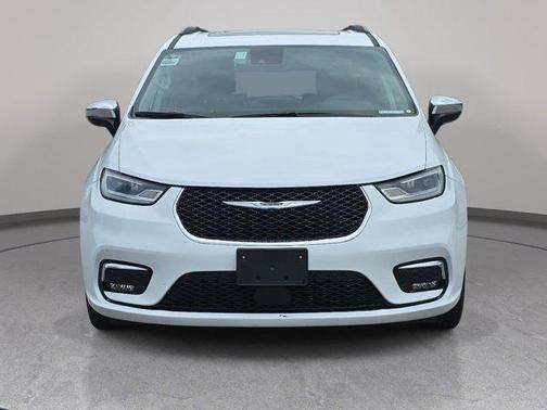 Bright White Clearcoat 2023 Chrysler Pacifica Limited