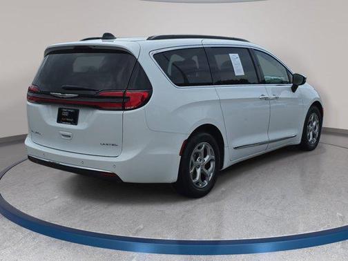 Bright White Clearcoat 2023 Chrysler Pacifica Limited