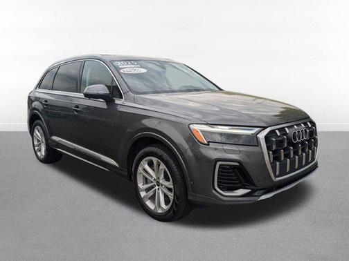 2025 Audi Q7 45 Premium Plus