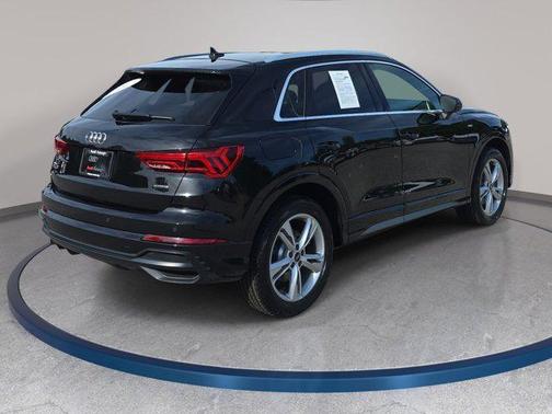 Mythos Black Metallic 2022 Audi Q3 45 S line Premium