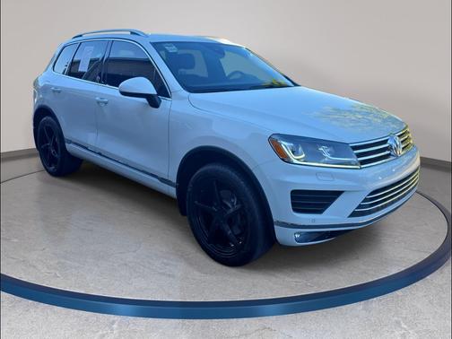 Pure White 2017 Volkswagen Touareg V6 Wolfsburg Edition