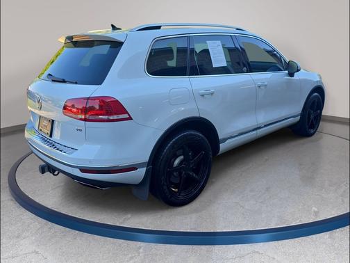 Pure White 2017 Volkswagen Touareg V6 Wolfsburg Edition
