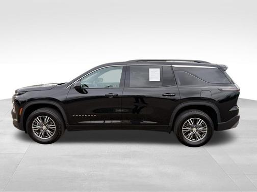 Mosaic Black Metallic 2025 Chevrolet Traverse LT