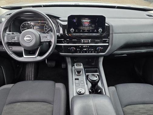 Brilliant Silver Metallic 2025 Nissan Pathfinder SV 4WD