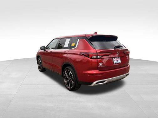 Red Diamond 2024 Mitsubishi Outlander SE 2.5 2WD