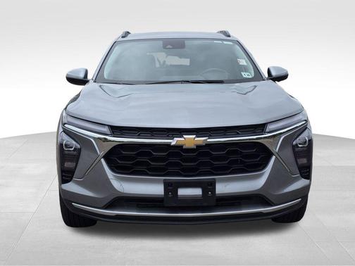 Sterling Gray Metallic 2025 Chevrolet Trax LT
