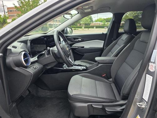 Sterling Gray Metallic 2025 Chevrolet Trax LT