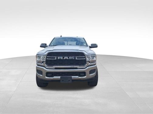 2020 RAM 2500 Tradesman Crew Cab 4x4 6'4' Box