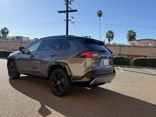 2021 Toyota RAV4 Hybrid SE