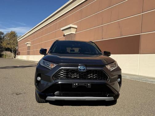 2021 Toyota RAV4 Hybrid SE