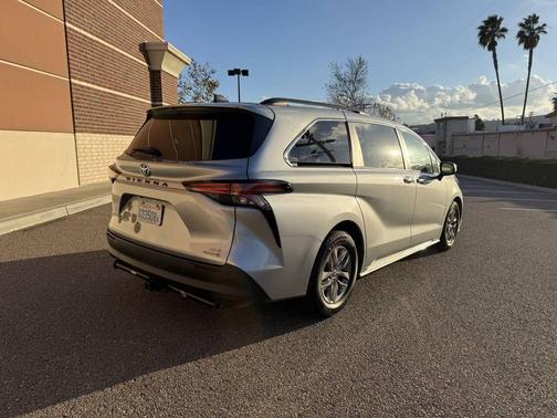 2021 Toyota Sienna XLE 8 Passenger