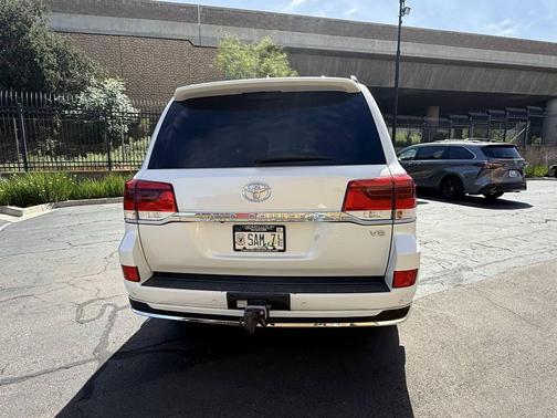 2016 Toyota Land Cruiser Base