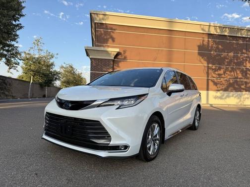 White 2023 Toyota Sienna Limited