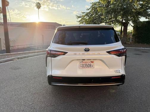 White 2023 Toyota Sienna Limited