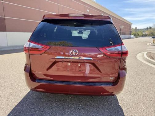2020 Toyota Sienna LE