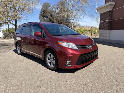 2020 Toyota Sienna LE