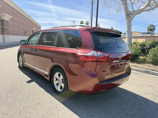 2020 Toyota Sienna LE