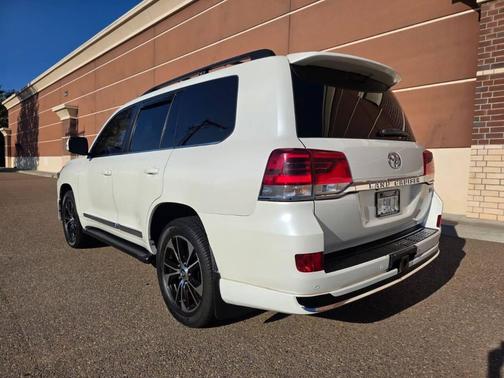 2016 Toyota Land Cruiser Base