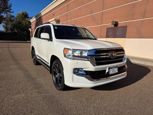 2016 Toyota Land Cruiser Base