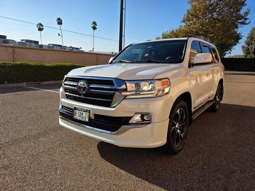 2016 Toyota Land Cruiser Base