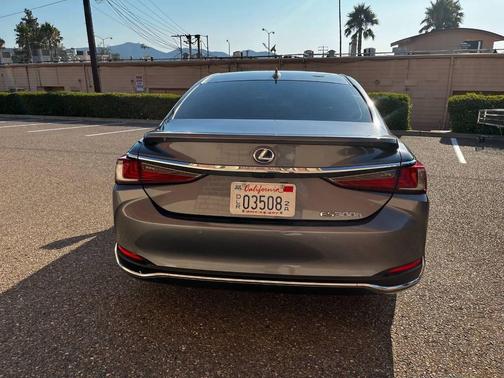 2021 Lexus ES 300h Base