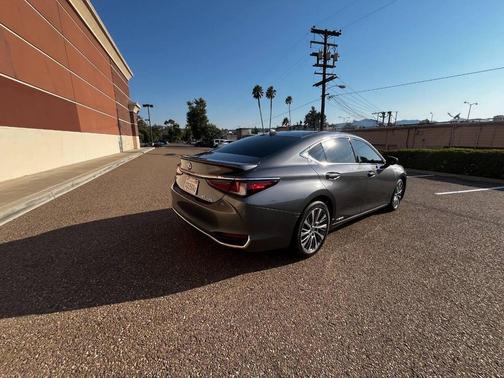 2021 Lexus ES 300h Base