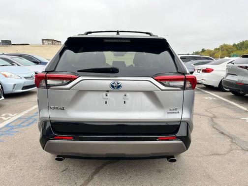 2020 Toyota RAV4 Hybrid SE