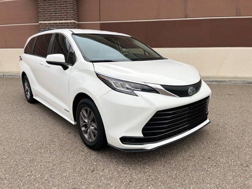 2021 Toyota Sienna LE
