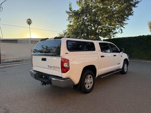 Off White 2018 Toyota Tundra SR5