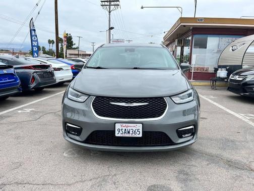 2022 Chrysler Pacifica Hybrid Touring L