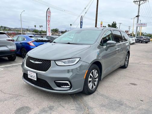 2022 Chrysler Pacifica Hybrid Touring L