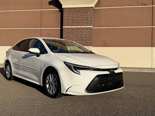 2025 Toyota Corolla Hybrid SE