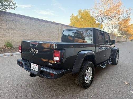 2023 Jeep Gladiator Sport