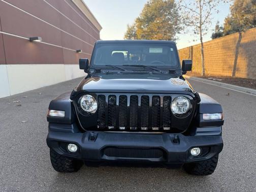 2023 Jeep Gladiator Sport