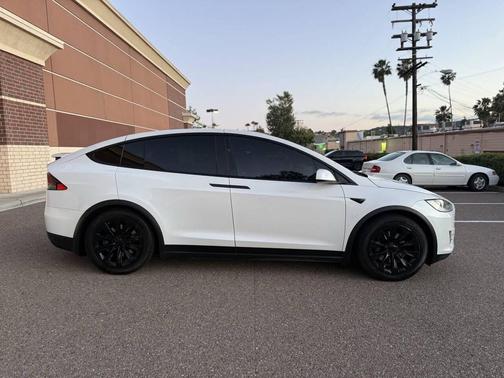 White 2020 Tesla Model X Long Range Plus Dual Motor All-Wheel Drive